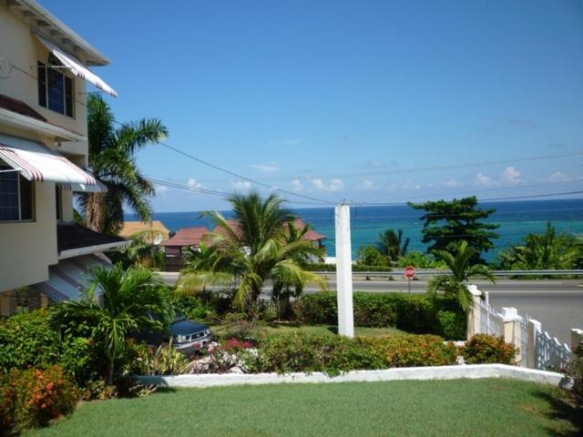 Goldenview Guesthouse אוצ'ו ריוס מראה חיצוני תמונה