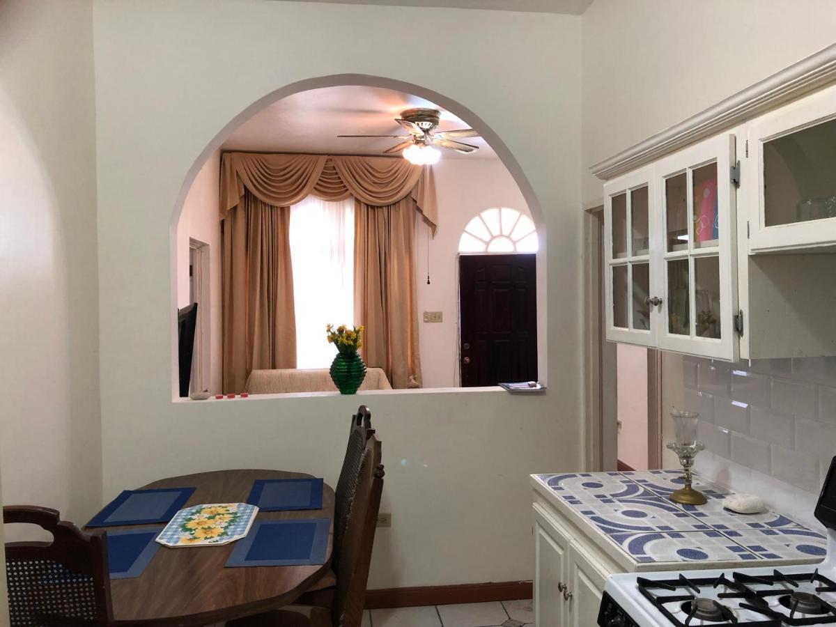 Goldenview Guesthouse אוצ'ו ריוס מראה חיצוני תמונה